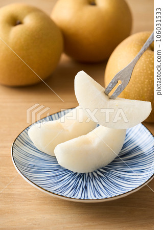 Sliced Pear Kosui from Chiba Prefecture 106031533