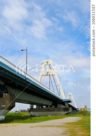 Toyosato Ohashi Bridge seen from Yodogawa River Park Taishibashi area 106031587