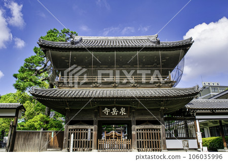 Tokyo Sengakuji temple gate nationally designated historic site Tokyo Sengakuji temple gate nationally designated historic site 106035996