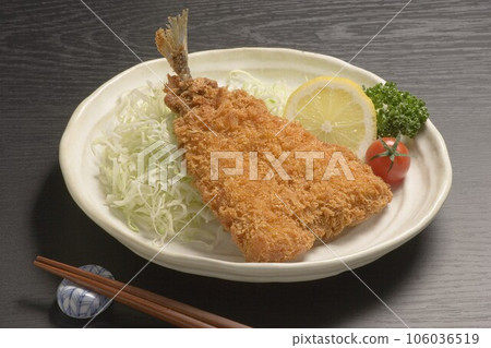 deep-fried horse mackerel   106036519