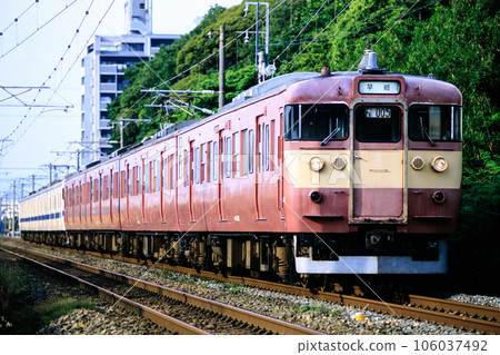 JR Kyushu 415 series train (reproduction Japanese National Railways color formation) 106037492