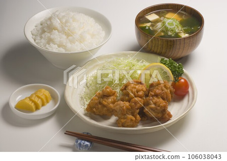 Fried chicken set meal 106038043