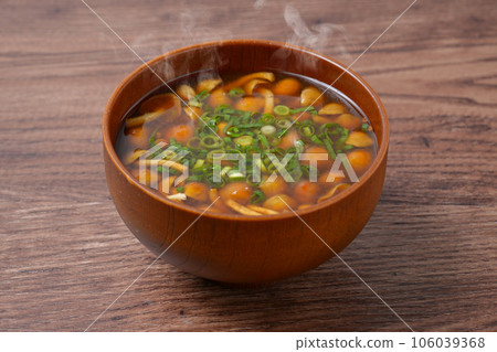 注）蒸汽是合成的。 Akadashi，紅味噌，滑子，滑子湯，味噌湯。 106039368