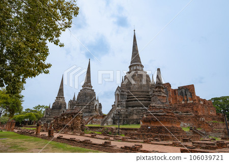 Wat Phra Si Sanphet Buddhist ruins in Ayutthaya, Thailand 106039721