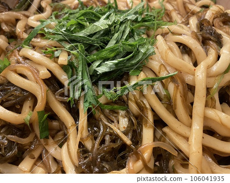 Fried udon with kelp 106041935