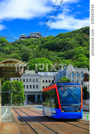 [愛媛縣] 晴天的松山城、愛媛縣政府和伊予鐵列車 106042916
