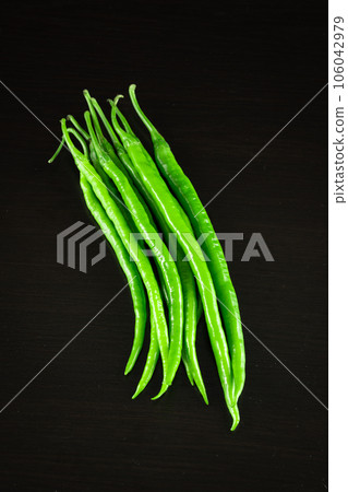 fresh green beans on black wood 106042979