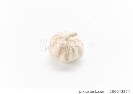 garlic placed on a white background. garlic placed on a white background. 106043204
