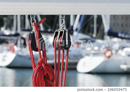 Sailing pulleys with rope Sailing pulleys with rope 106050475