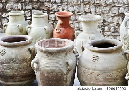 Vases and amphoras Vases and amphoras 106050600