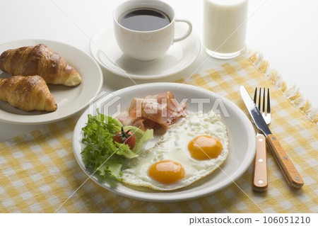 Bacon egg breakfast 106051210