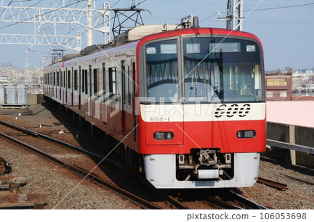 Keikyu Electric Railway 600 series entering the Aoto pull-out line 106053698