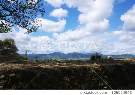 松坂城跡以西向大阪方向延伸的山脈 松坂城跡以西向大阪方向延伸的山脈 106053948