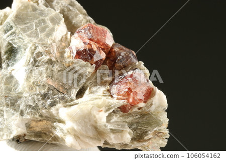 石榴石 / 石榴石 石榴石 / 石榴石 106054162