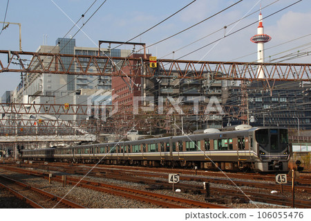 途經京都市內的東海道本線225系列：新快速列車—— 106055476