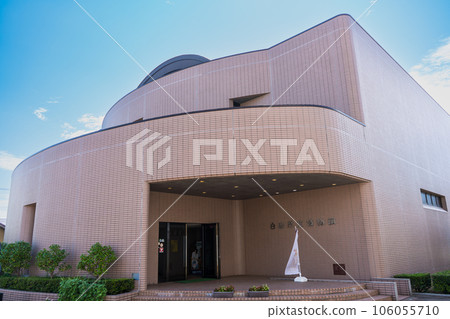 Sunny blue sky and Hakusan City Museum｜Photo taken in August 2023｜Hakusan City, Ishikawa Prefecture 106055710