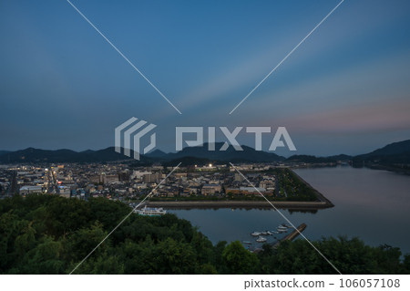 日本岡山縣笠岡市美麗的夜景 106057108