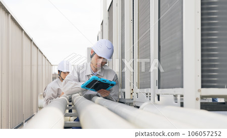 工程師檢查管道 106057252