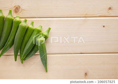 新鮮的秋葵 106057825
