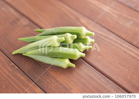 Fresh okra 106057970