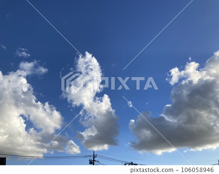 Summer sky 2 that makes you feel a premonition of a typhoon 106058946