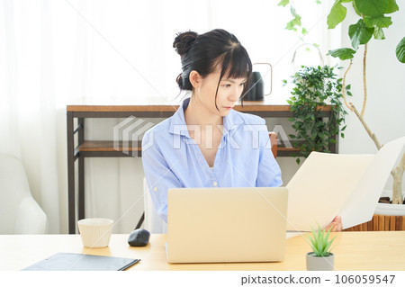 Woman doing telework 106059547