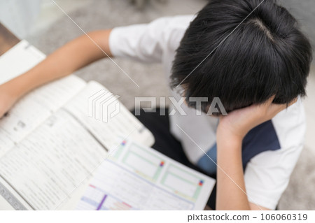 學習、考試等有困難的孩子的形象。 106060319