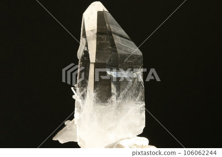 Crystal / quartz 106062244