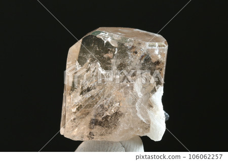 rough topaz 106062257
