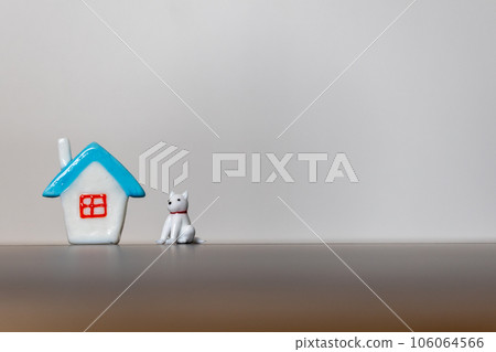小玻璃屋和狗雕像 小玻璃屋和狗雕像 106064566