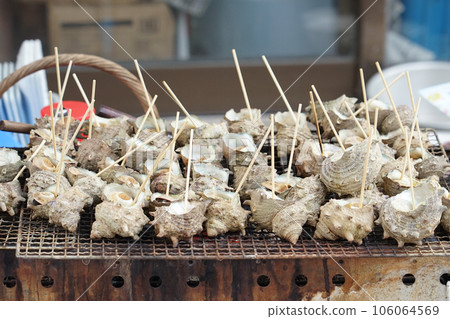 Yobuko Morning Market Turban shell grilled in a pot (Karatsu City, Saga Prefecture) Yobuko Morning Market Turban shell grilled in a pot (Karatsu City, Saga Prefecture) 106064569