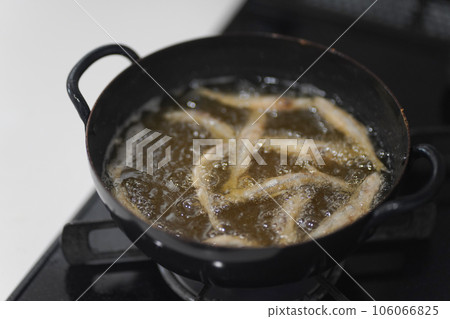油炸公公魚的做法 油炸公公魚的做法 106066825