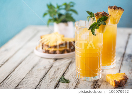 Fresh pineapple cocktail 106070932