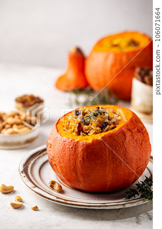 Pumpkin stuffed with rice 106071664