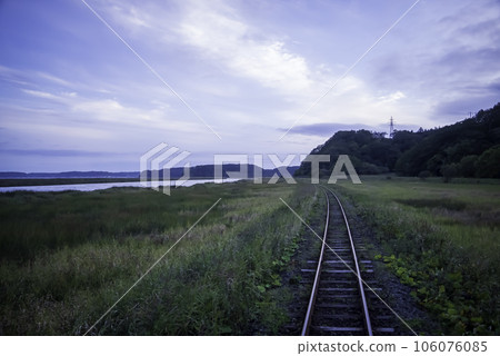 Straight track 106076085
