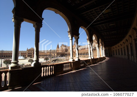Corridor of Plaza de España 106077027