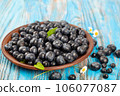 Fresh blueberries in a brown plate 106077087