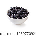 Fresh blueberries in a white plate 106077092
