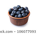 Fresh blueberries in a small brown plate 106077093