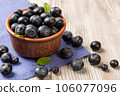 Fresh blueberries in a brown plate 106077096