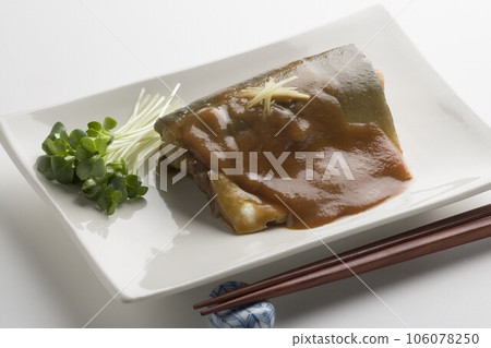 用鯖魚燜鯖魚 用鯖魚燜鯖魚 106078250