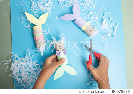 craft toy from a toilet roll, the little mermaid 106078650