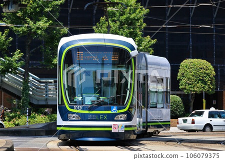 [Hiroshima Electric Railway] Type 1000 ~GREEN MOVER LEX~ (Ujina Line: Takanobashi) 106079375