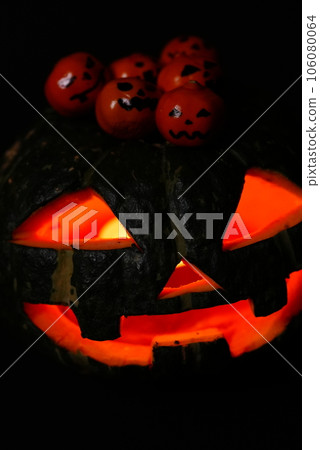 Jack-o'-lantern glowing in the dark 106080064