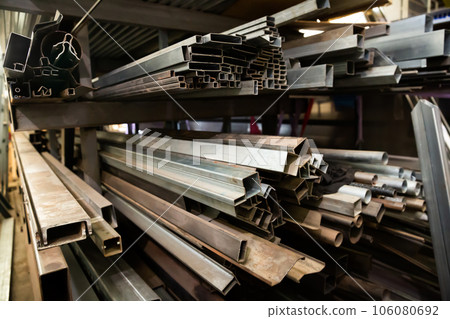 Workshop with metal beams components of industry Workshop with metal beams components of industry 106080692