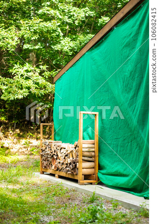 花園裡的木柴架 106082415