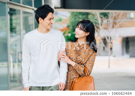 一對情侶外出（情侶） 106082484