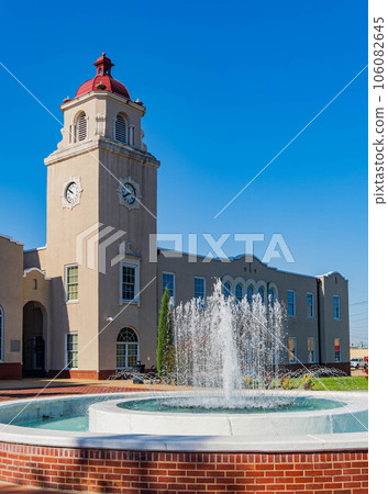Sunny view of the Ponca City City Hall 106082645