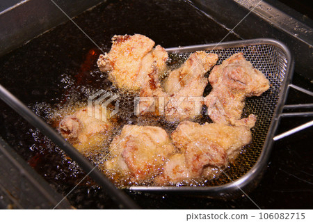 Deep-fried chicken fried Deep-fried chicken fried 106082715