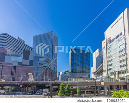 Around Osaka Station: Scenery where you can see Hankyu, Hanshin, and Daimaru at the same time 106082951